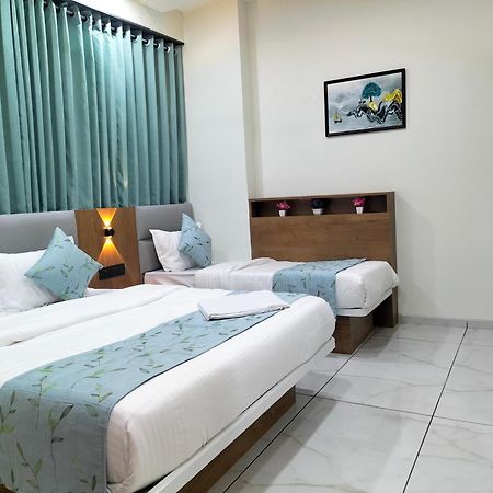 Hotel Paris Plaza Ahmedabad Eksteriør billede
