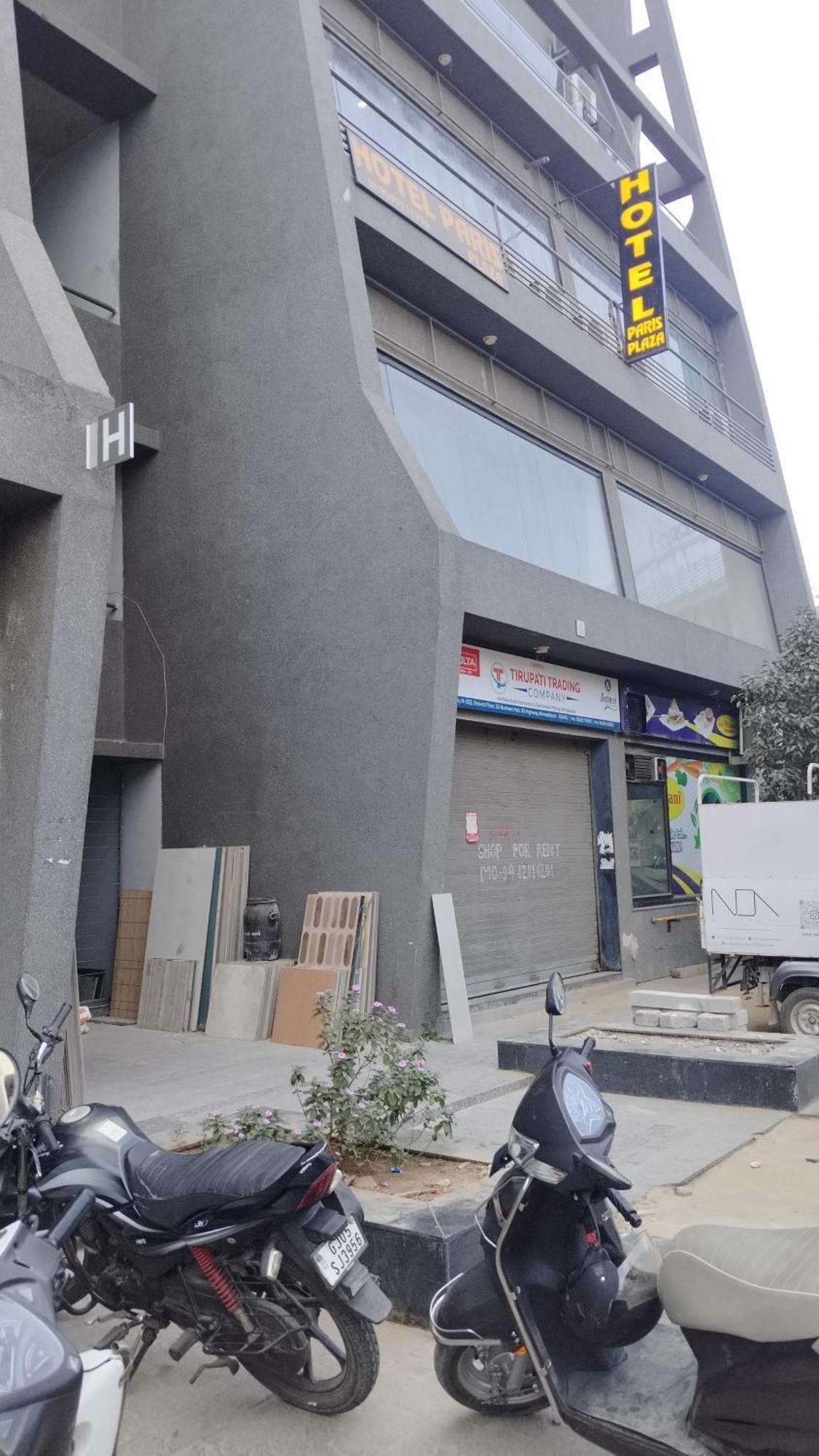 Hotel Paris Plaza Ahmedabad Eksteriør billede