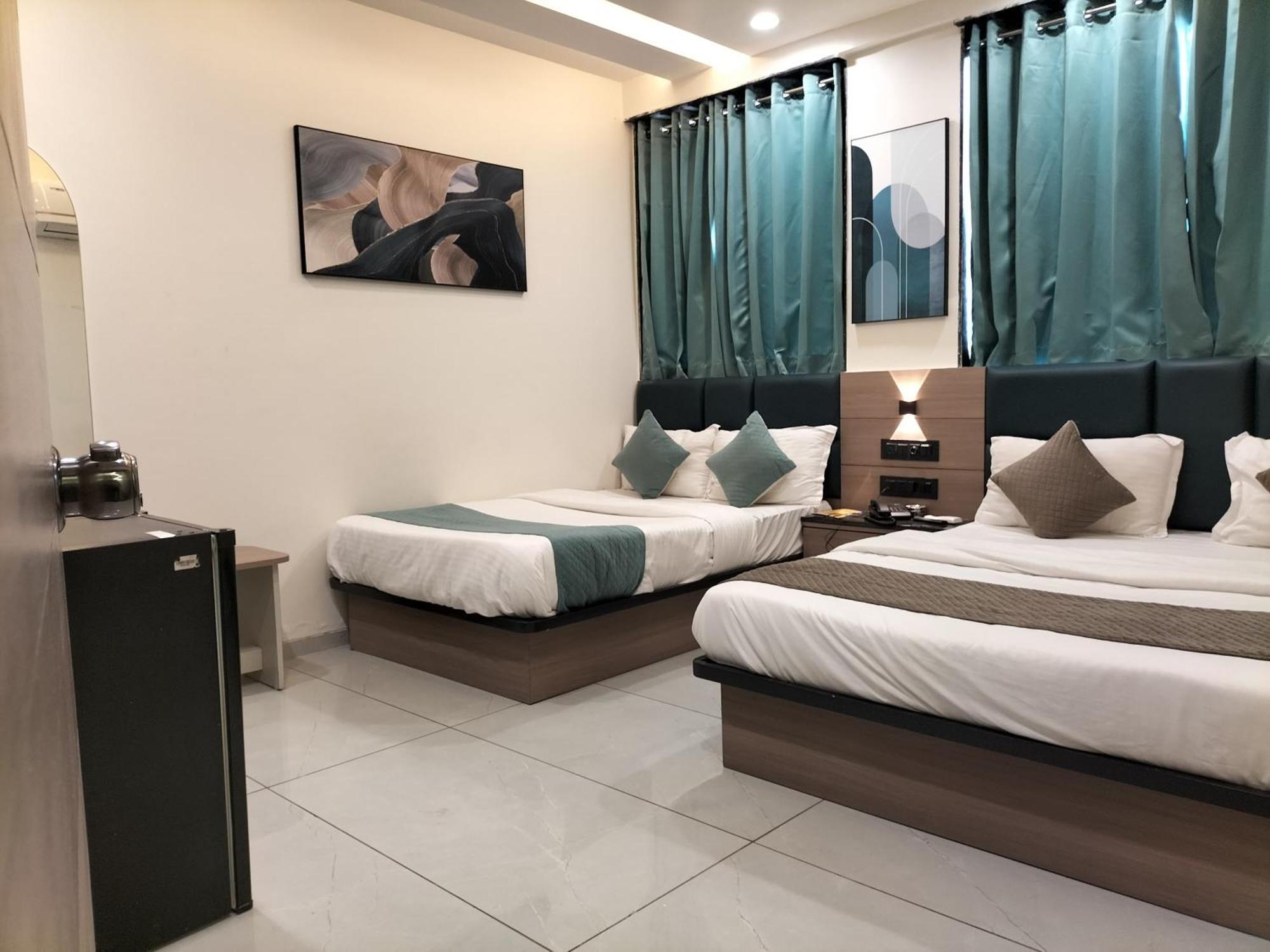Hotel Paris Plaza Ahmedabad Eksteriør billede