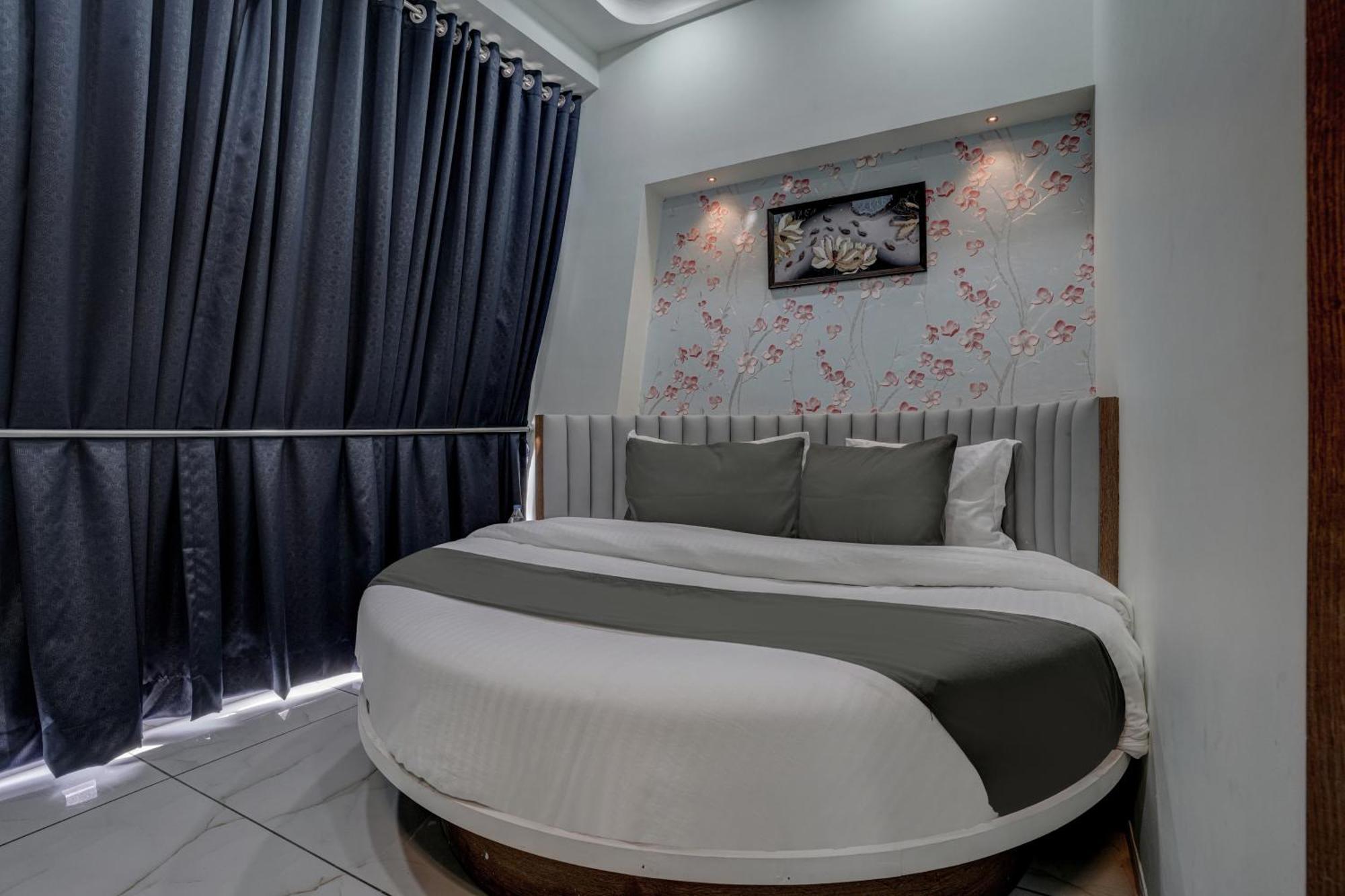 Hotel Paris Plaza Ahmedabad Eksteriør billede