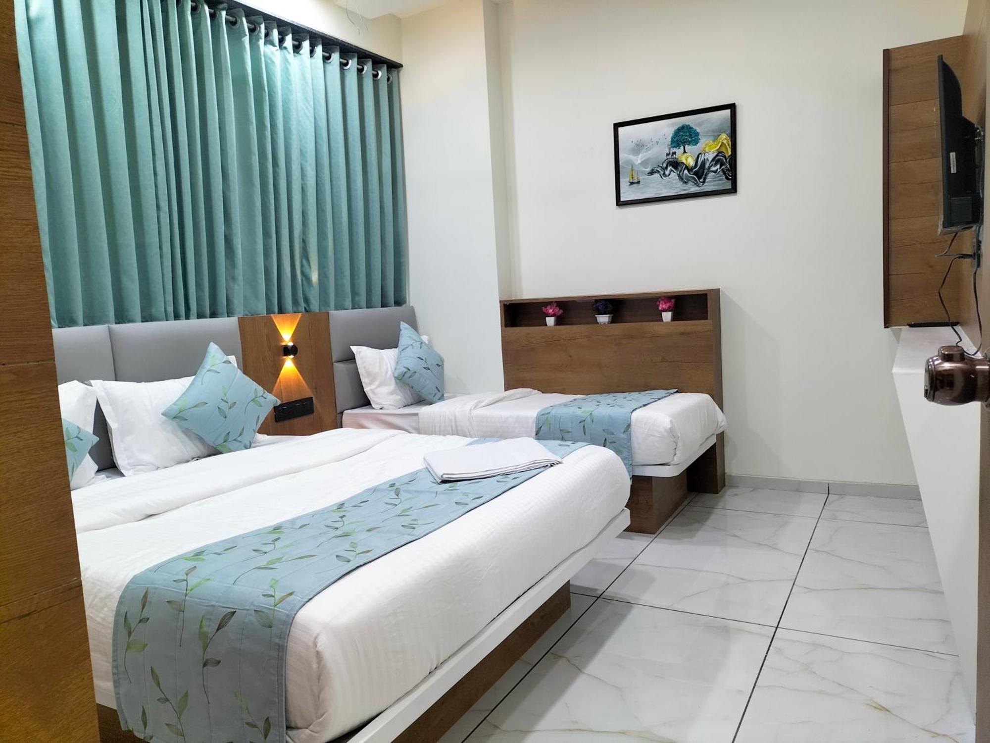 Hotel Paris Plaza Ahmedabad Eksteriør billede