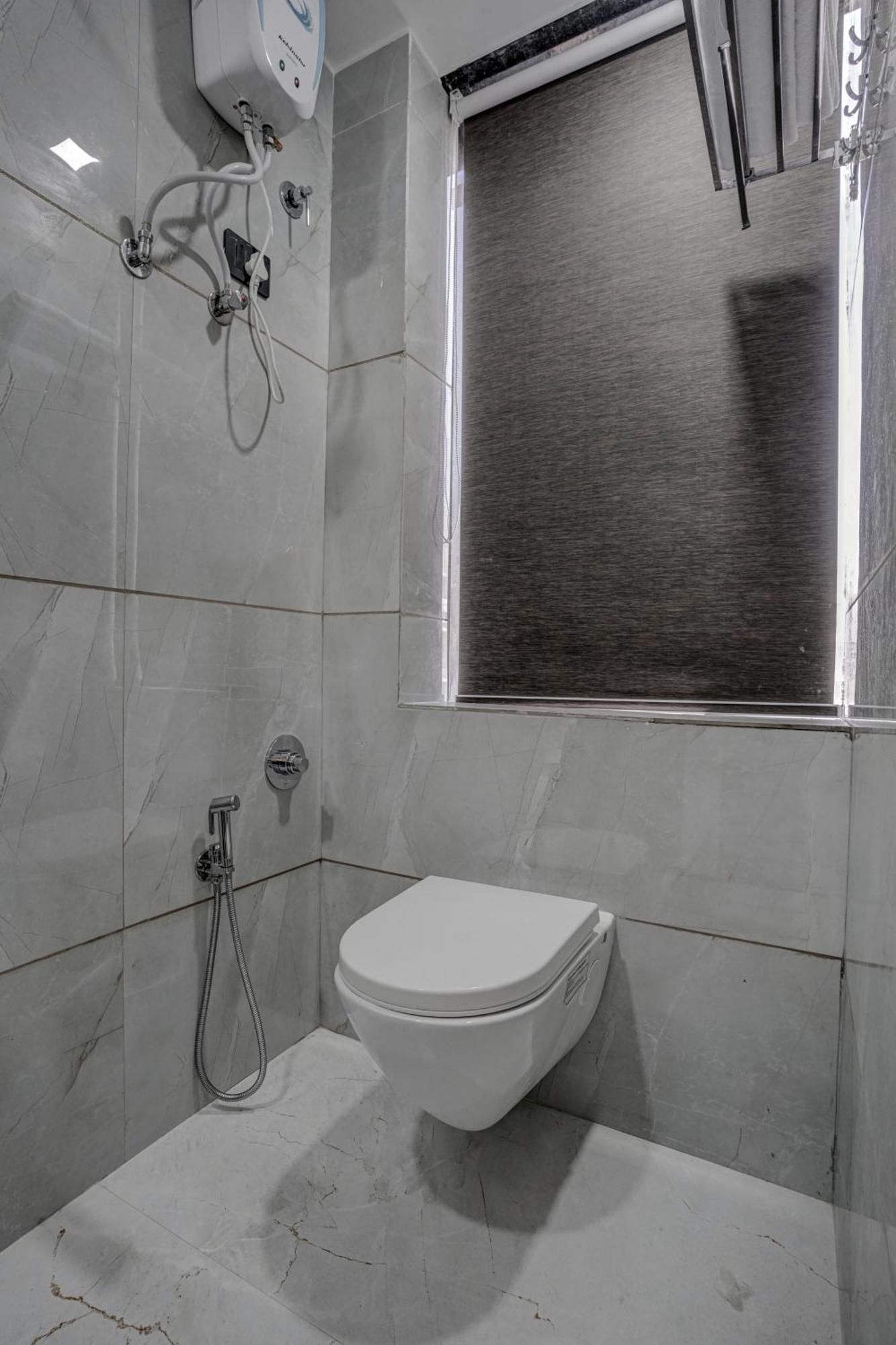 Hotel Paris Plaza Ahmedabad Eksteriør billede