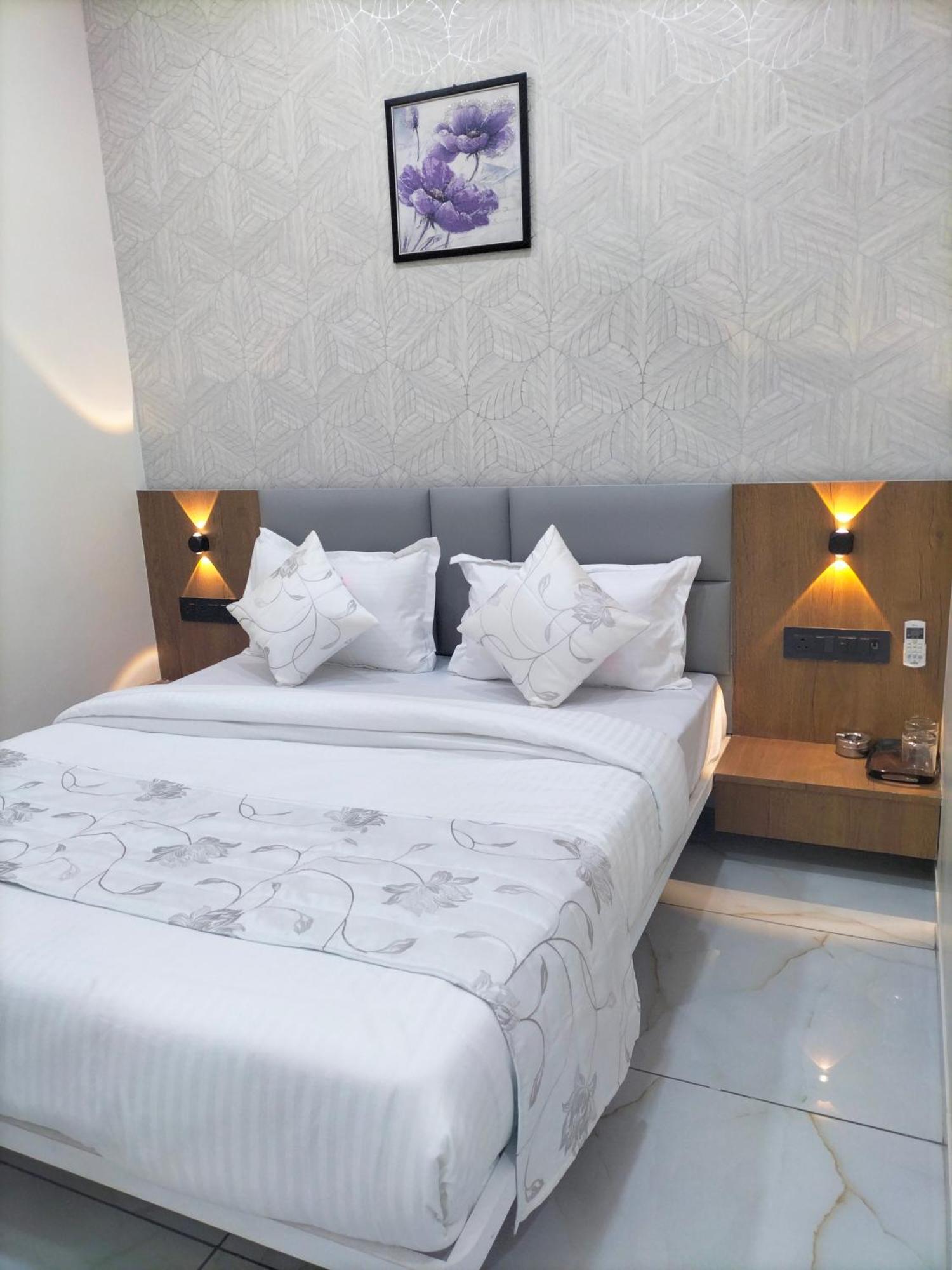 Hotel Paris Plaza Ahmedabad Eksteriør billede
