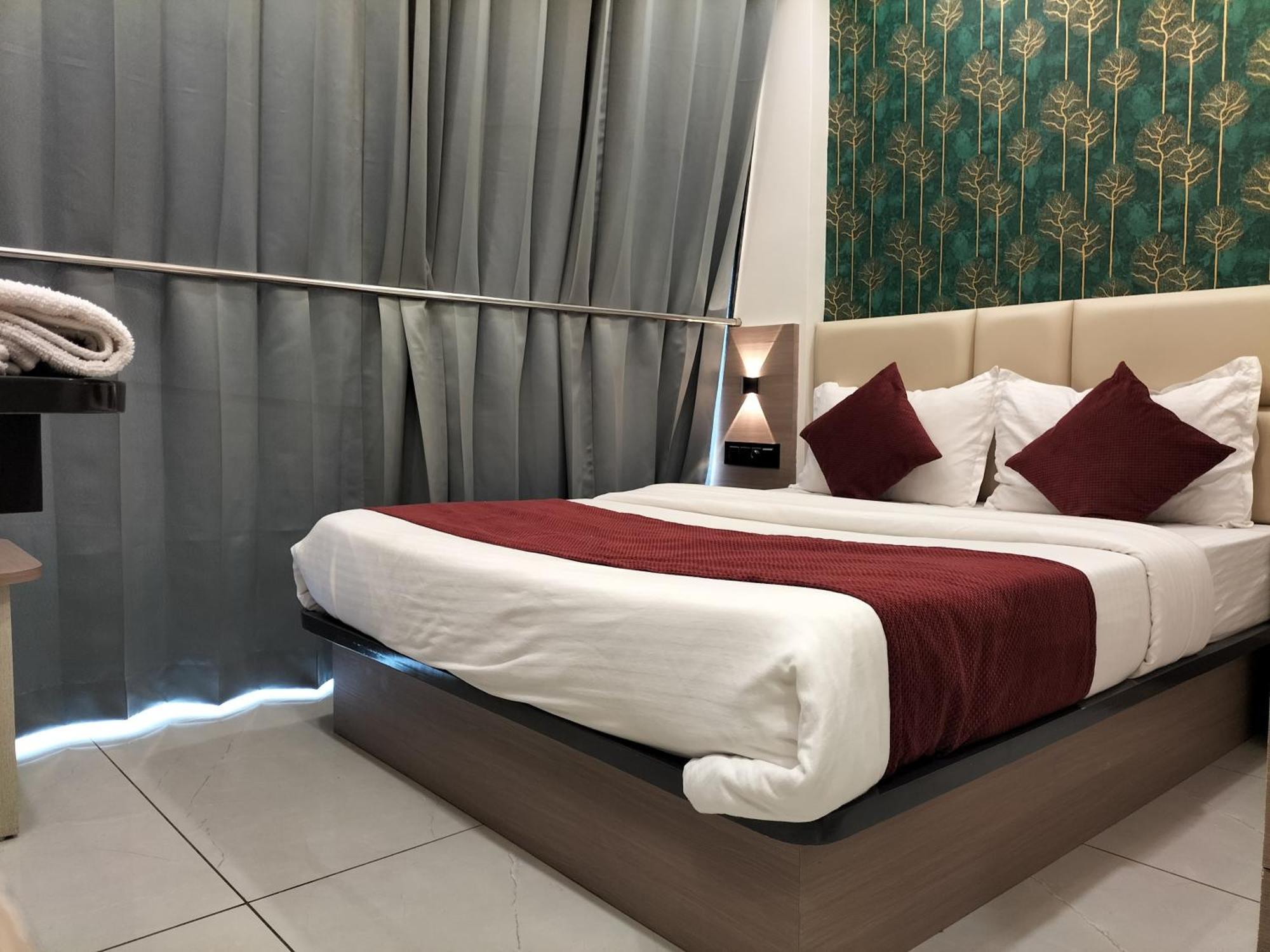 Hotel Paris Plaza Ahmedabad Eksteriør billede