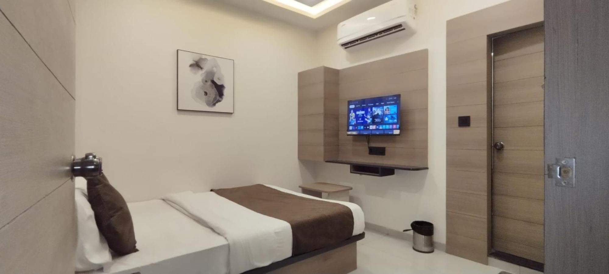 Hotel Paris Plaza Ahmedabad Eksteriør billede
