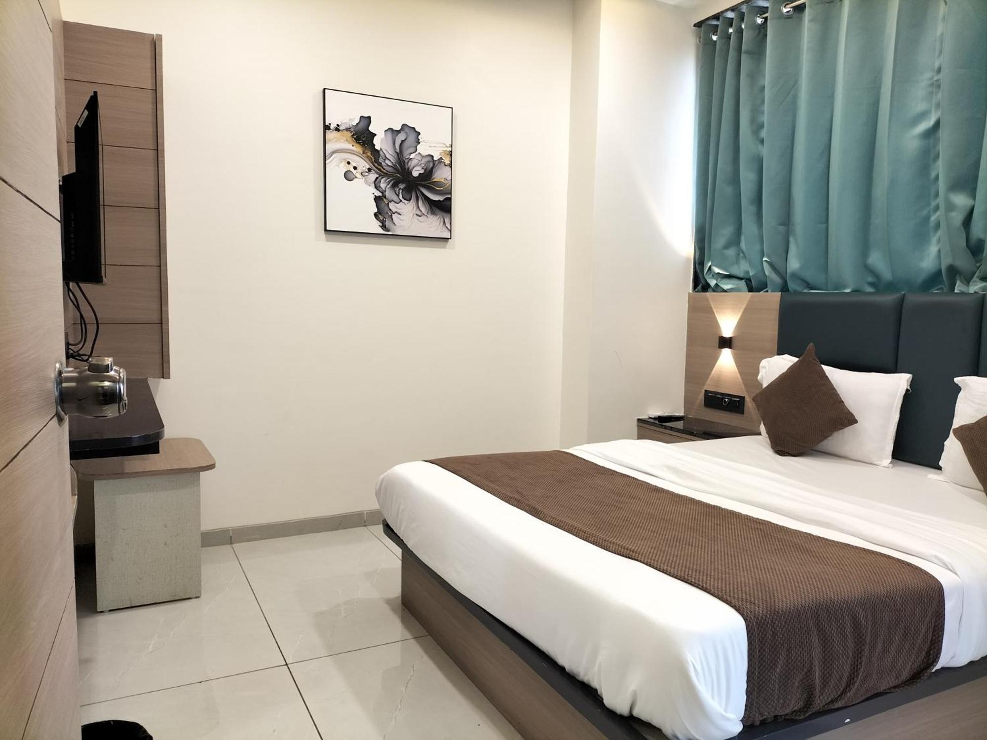 Hotel Paris Plaza Ahmedabad Eksteriør billede