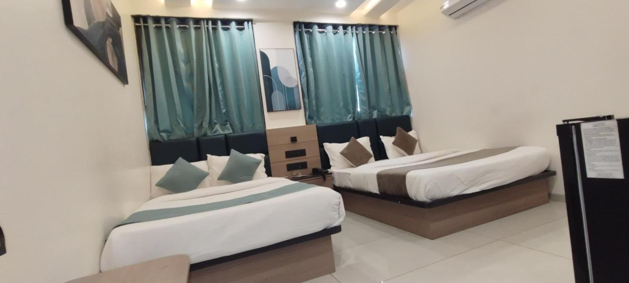 Hotel Paris Plaza Ahmedabad Eksteriør billede
