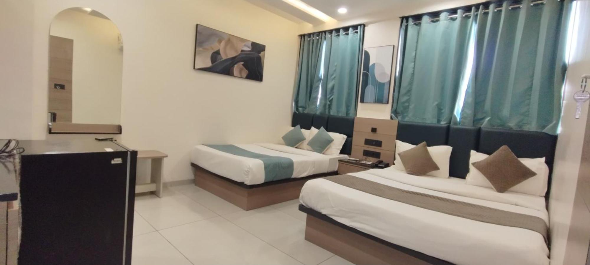 Hotel Paris Plaza Ahmedabad Eksteriør billede