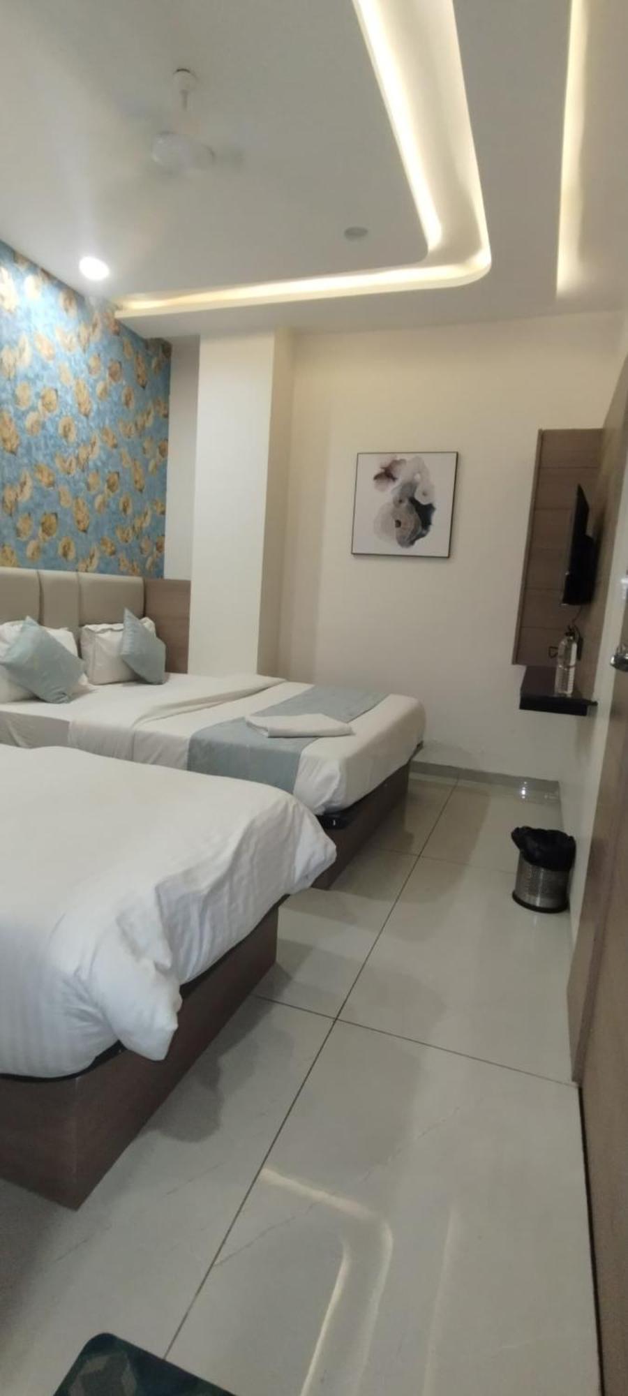 Hotel Paris Plaza Ahmedabad Eksteriør billede