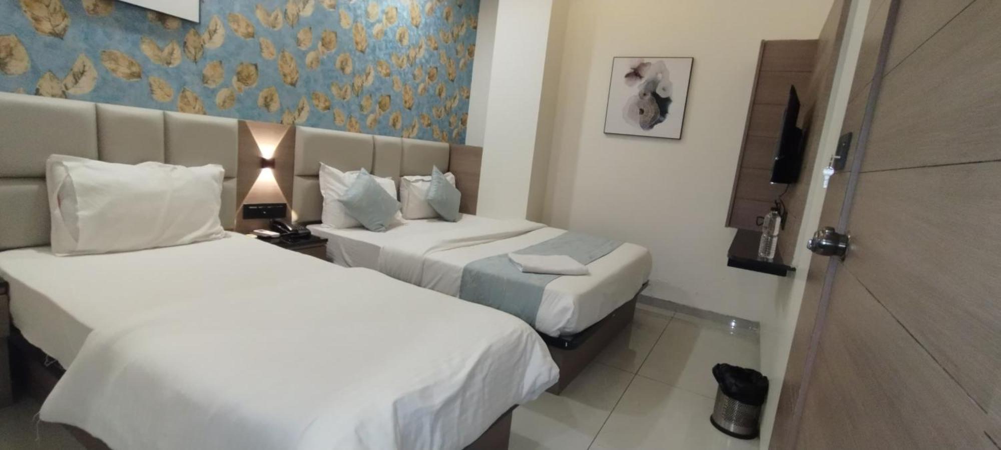 Hotel Paris Plaza Ahmedabad Eksteriør billede