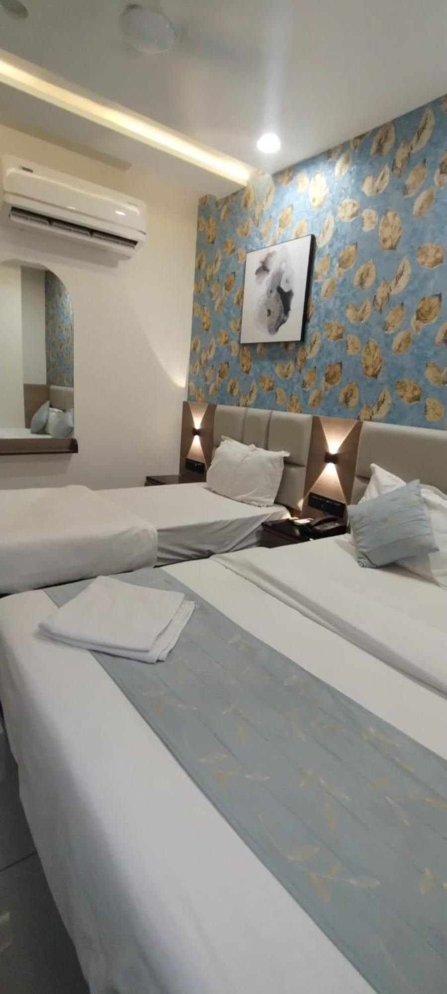 Hotel Paris Plaza Ahmedabad Eksteriør billede
