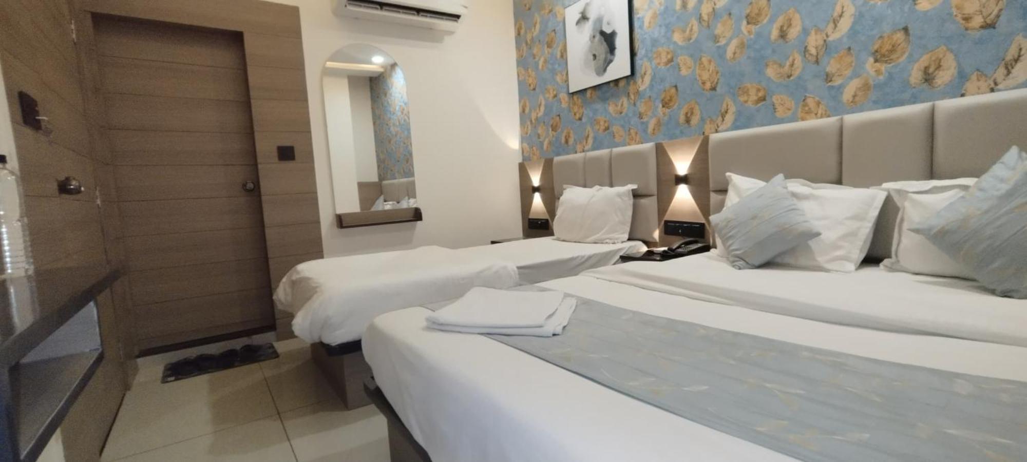 Hotel Paris Plaza Ahmedabad Eksteriør billede
