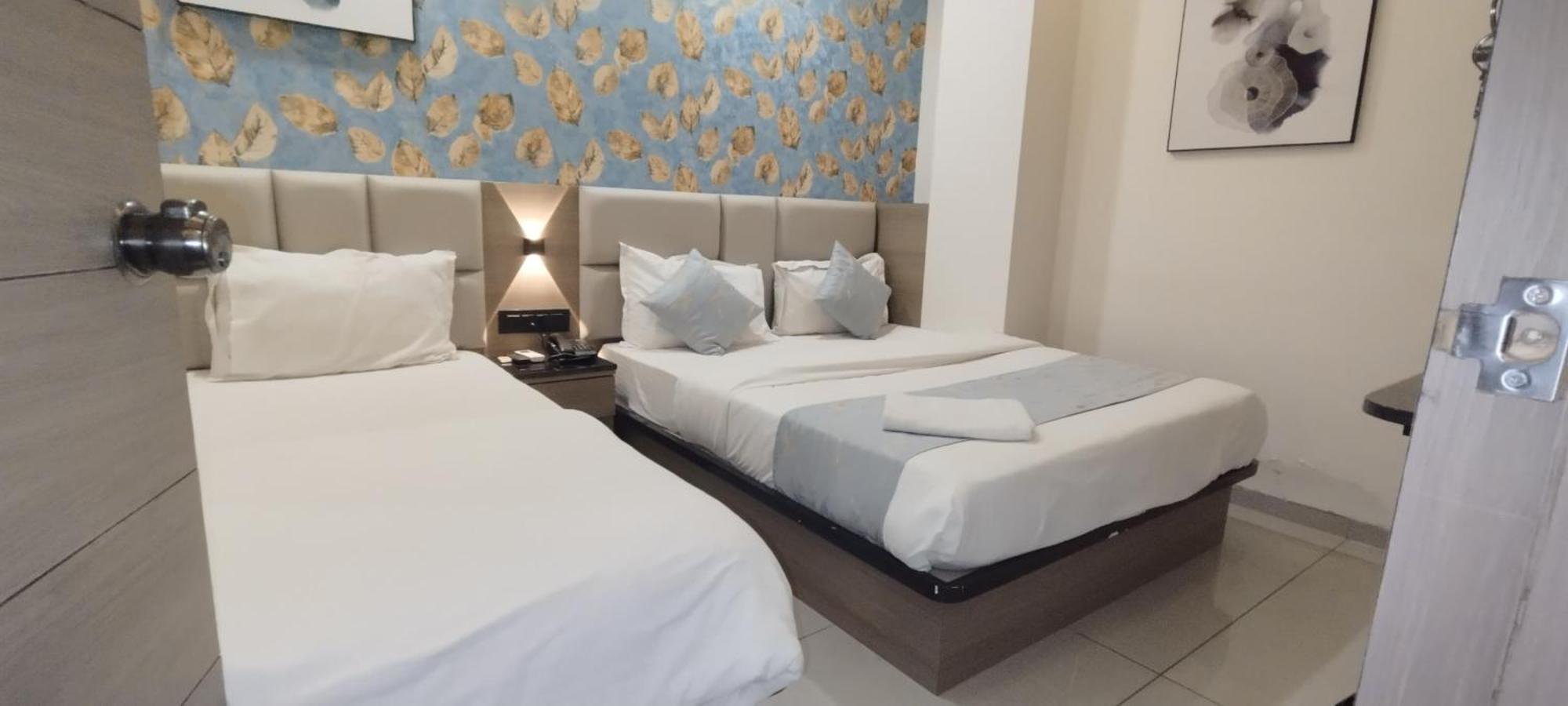 Hotel Paris Plaza Ahmedabad Eksteriør billede